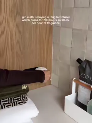 We did the maths and it's true, we've simplified home fragrance for good! Our Plug-In Diffuser delivers up to 700 hours of continuous home fragrance from any wall socket, in any room, without a flame 