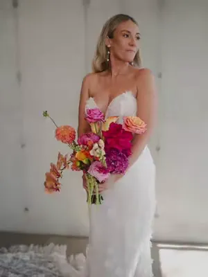 Real Bride Samantha in the Samantha II earrings ✨ Samantha went with the Irregular Pearl Stud option for a modern twist on a classic piece. Just like her bridal gown. 🤍 Congratulations to the newly we