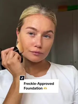 Freckle-approved foundation. 🫶 Build up the coverage you love like @Sophie Murray – buff on ORIGINAL Loose Powder Foundation SPF 15.  #ORIGINALFoundation #BareBeauties 