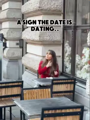 You know the date is going well when you do the “perfume + lipstick touch up” combo. #datenight #firstdate #perfume #lipstick