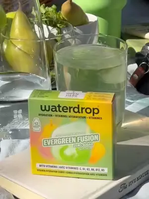 Say hello to our new limited edition EVERGREEN FUSION 🍏🍐✨ Your happy place just got a new flavor. Apple, Pear & Lemon Balm: crisp, tangy and ready to take you there, one sip at a time. Mark your calen
