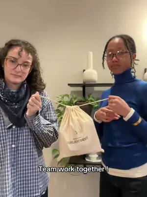 On appelle ça le travail d’équipe ! 🤣 #embryolisse #teamwork #work #team #duo