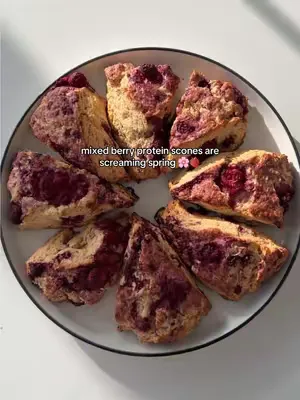 These protein scones are the perfect spring bake 🌸 Recipe:  1. Preheat the oven to 400°F (200°C) and line a baking sheet with parchment paper. Keep the butter in the fridge until the last moment.  2. 