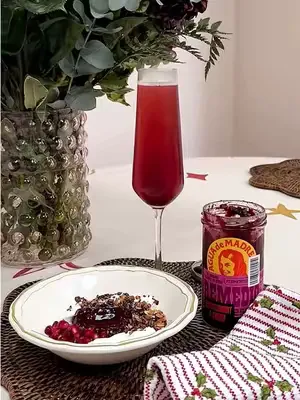 All I want for Christmas is.. a Blackcurrant and Ginger Remedio Mimosa 💜🥂 #recipesharing #guthealth #blackcurrent #aguademadre #mimosatime  