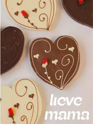 Moederdag komt eraan 💝 Verras je moeder, oma of zelfs overgrootmoeder met haar favoriete chocolade van De Bonte Koe. Kies voor een chocolade hart met bonbons, een brievenbus chocolade hart (melk, wit 
