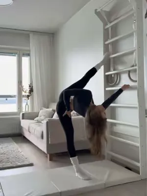 Home workout inspiration🩵 The simplicity of Nala Bars hides endless possibilities — stretching, strength, recovery, and play🦋 The Nalamoves home gym setup is both functional and aesthetic, letting you