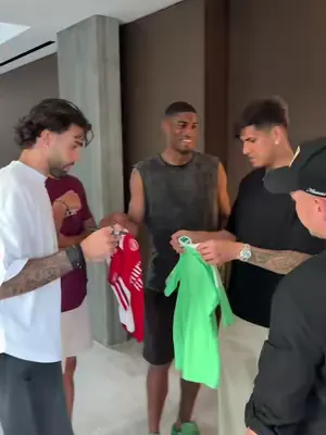 Arsenal squad link up in MAUVAIS 🏆 #Arsenal #PremierLeague #championsleague #football 