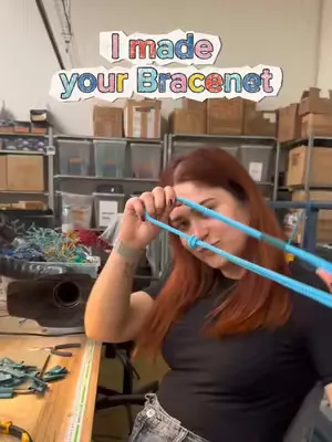 Olá, I’m Anna from Team Porto and I work in our production facility in Portugal. Today I’m making your phone straps. This one is made from the ropes attached to nylon fishing nets, the same ropes that