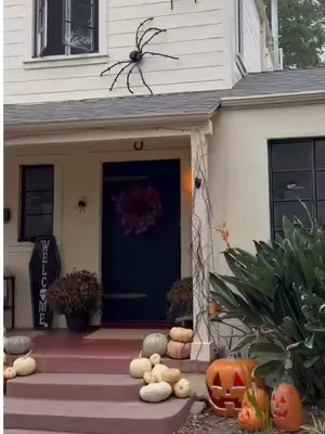 Spooky season but make it soft and sweet 🎃 with our Marshmallow Blanket in Chocolate Hare