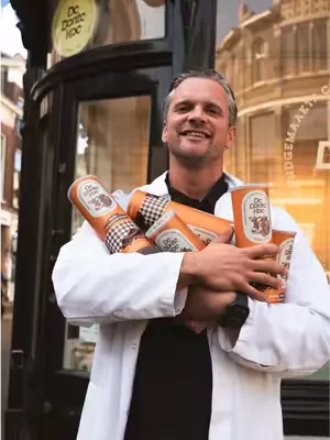 Nog maar 1 dag te gaan… 🥔🍫 Onze limited choco chips zijn er bijna! Denk: super crunchy chips, volledig gecoat in romige melk chocolade 🤤 Als eerste in Nederland springen we op de Pringles-trend… en ge