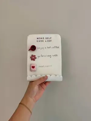 We hope all your Mom’s checked off some of these Mother’s Day activities ☀️🎀  #pottery #airdryclay #giftideas #DIY #craft 