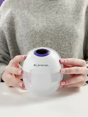 Le tire-lait électrique portable sans fil Lansinoh permet d’exprimer le lait maternel en toute liberté. Léger, discret et mobile, ce tire-lait électrique sans fil s’utilise facilement à domicile ou en