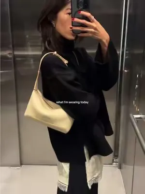 @Jia styling the Harri bag in oat 🤍 #thehorse 