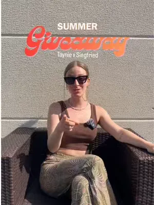 GIVEAWAY: TAYNIE X SIEGFRIED 🍹💛  Gemeinsam mit @hellosiegfried verlosen wir die perfekten Summer Essentials!  Das kannst du gewinnen: ✨ 1x Wonderspritz von Siegfried ✨ 1x Taynie Beach oder Beach Highw