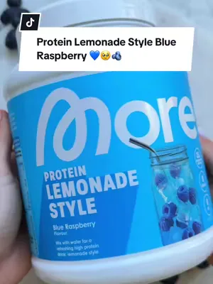 Hat sich hier jemand eine neue Sorte Protein Lemonade Style gewünscht?! 🫐💙🥤Klar, erfrischend, 25g Protein pro Portion! NEU ab 12.04 - 11 Uhr! 🕚 25% mit „VANESSA“ 😍 #morenutrition #proteinlimo 