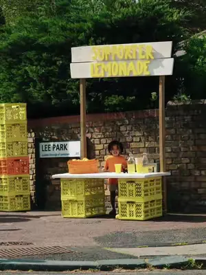 LEMONAAADE! Blackheath 8:26am.  Puresport Orange Lemonade sadly couldn’t be there. But happy to see these kids being a supporter.  Kids, you’re hired. 🍊🍋 When life gives you lemons, make Supporter Lem