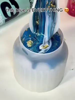 Obsessed with this beauty! 🤩 #mouldd #viralhomedecor #resinart #resincraft #satisfyingpour 