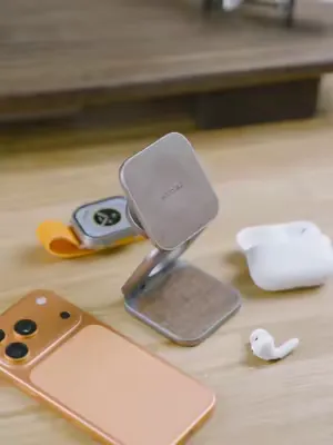 Less noise.More nature.Wood grain.Clean lines.Nothing extra.Technology, softened. Perfect for minimalist or travel. #travelessentials #edc #applewatch #airpods #iphone