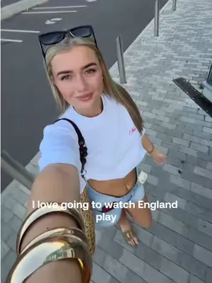 Football, food, and smiles that fit into every moment⚽️💙 From cheering on England to tucking into match day food, @_kadie_leigh_ didn't have to press pause on life with her Smile White clear aligners 