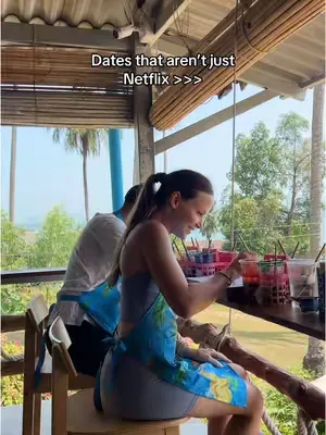 Want to try something a bit different for your next date night? 👩‍❤️‍👨 We went to a traditional Indonesian batik painting workshop while on holiday in Thailand, but you can find batik classes in most 
