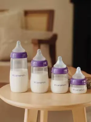 Notre gamme de biberons s’agrandit ! Pour accompagner bébé à chaque étape, nous élargissons notre gamme avec deux nouveaux formats : 60 ml et 330 ml, en plus des 160 ml et 240 ml déjà disponibles. 4 f