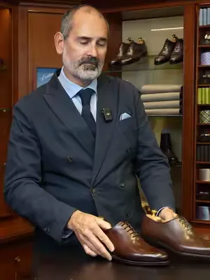 La pureté par excellence, voilà comment on résumerait ces 2 modèles 😎 Cette semaine, on vous présente ces 2 paires de Richelieu One Cut qui représentent le charme absolu. 5 oeillets d’un côté et des p