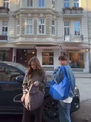 outfit check ✨ Der Frühling kommt und Shopper Bag "Cleo" ist unsere liebste Begleitung für lange Tage in der City. 🌇