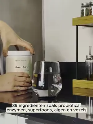 Altijd gedoe om aan je groenten en fruit te komen? 🥦🍏 Deze Green Juice met 39 ingrediënten is dé dagelijkse aanvulling — mét probiotica en superfoods. Lekker makkelijk. #greenjuice #gezondeleefstijl #