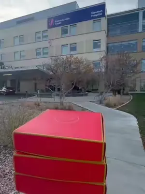 🎄12 DAYS OF GIVING🎄we're spreading chip this year by gifting deserving members of our community. #deliveringhappiness one cookie at a time. 👩‍⚕️ DAY 2 chip for healthcare workers 👨‍⚕️ we want to gift 