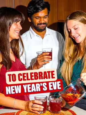 Toast freely with our alcohol-free mulled wine recipe 🥂🎆 Ingredients: 750 ml grape juice 250 ml orange juice 2 cinnamon sticks 4 cloves 2 star anise 1 lemon 1 orange Pyrex® utensils: Measuring jug Rou