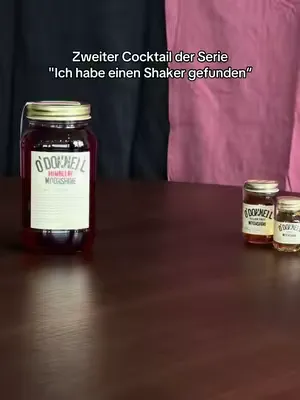 Das soeben ist ein Paradies, seitdem ich diesen Shaker gefunden habe! Als Nächstes haben wir Himbeere! Zutaten:  50 ml Himbeere Moonshine 50 ml Vodka 30 ml Zitronensaft  Mit Himbeere Tonic Wasser auff