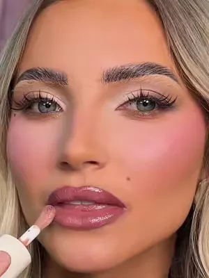 The lips deserved their own post🎀 #pinkhoney #pinkhoneyuk 