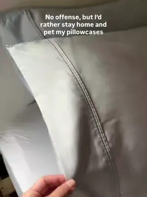 Nothing feels as good to sleep on (or pet) as 100% sateen cotton pillowcases. Soft, breathable, and natural 🤍 #miraclemade #bedroominspo #bedroomupgrade #bedding #cottonbedsheets 