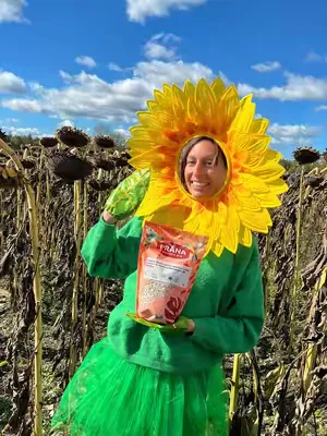 🚨 NOUVEAUTÉ PRANA ! 🚨   Nos graines de tournesol du Québec sont enfin là 🌻 Cultivées et transformées à la ferme à Bromont par Joany et sa famille @laromedeschamps, elles sont bio, croquantes et ultra 