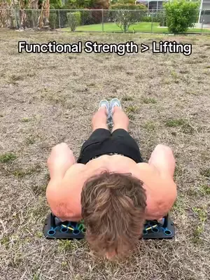 Which would you chose: Lift heavy weights or be able to move your body how you want??? #calisthenics #functionaltraining #functionalfitness #homeworkout #clingman 