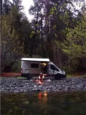 🚐 Pulled over for a quick stop… stayed for the vibe. Fire lit, work wrapped, gear fully charged — all by the river. 🔥 With Elite 200 V2 + Charger 2, power travels with you — turning every stop into a 