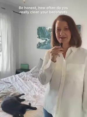 Did you know washing your bedding regularly can help keep your skin clear and help your bedding last longer! 🧺   How often do you wash your bedding?✨ #bedding #cleaningtips #laundryday #cleanwithmemot