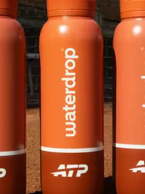 Surface change, same energy. 🎾💨 Swapping the hard court blue for that iconic clay dust. Which season are you picking? 🔵 vs 🟠 @atptour #atp #tennis #claycourt #electrolytes #tennislife
