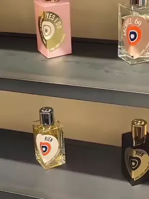 If you were wondering where to find our perfumes in Paris, welcome to our boutique in the 7th arrondissement! In one of Paris leading shopping districts, you can find our entire collection in this coc