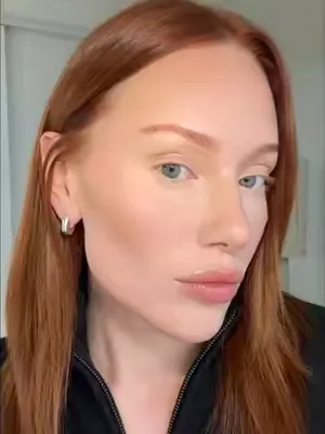 For fuller, more defined brows, Gabrielle wears Instant Brow Fix™ Quick Fill Eyebrow Pencil in Merida ✨ Available now at ThriveCausemetics.com! 