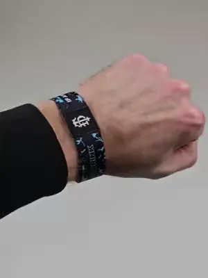 Come to Jesus and drink! He provides living water from a well that never runs dry. This design is to encourage us to seek the Lord daily and also be a blessing to others through the presence of the Sp