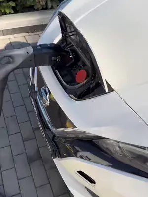 ⚡️Nissan Leaf charging at a CCS2 station #ccs2chademoadapter #chademoadapter #nissanleaf #nissanleafadapter 