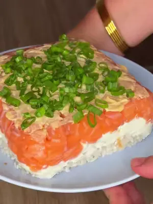 On a revisité le Sushi Cake de @Alex Cook Joy version spicy 🥵 #recetterapide #recettesimple #hotsauce #fyp 
