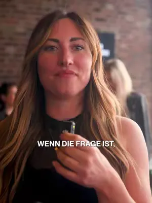 Frage-Antwort-Spielchen  auf den Equestrian Creator Awards 😍 Am besten gefällt uns "Keine Ahnung" 😂 Uns interessiert eure Antwort zu Frage 1: Wer ist dein Vorbild im Reitsport? Schreibt es in die Komm