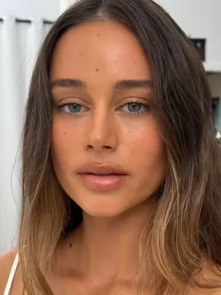 #ISAMAYABEAUTY spotted on set with Cedar (@Cedar_Shoots IG), swipe to see the products used to create this look. 