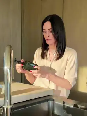 Available now 🤍 #homecourt #CleanTok #hands #courteneycox #handcare 