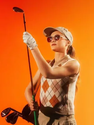 Serving disco dreams on the green. ⛳️ Featured: Retro G – Impromptu Disco Nap. #goodr #ukgoodr #goodrsunglasses #golfsunglasses #retrog #retrosunglasses