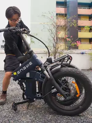 Fold, go, done. That’s how easy e-riding gets🧐 #ENGWE #ebike #electricbike #commuterlife #foryoupage 