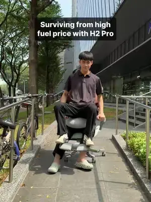 Fuel prices too high? Try this commute 😎 #hinomi #hinomih2pro #ergonomicchair #officechair