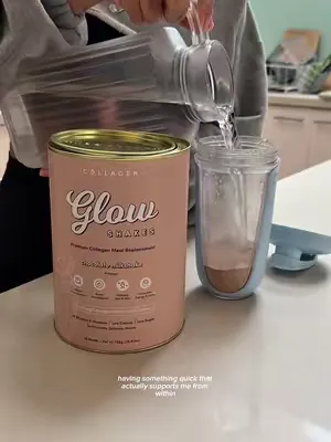 Ella reminds us to take small moments for ourselves ✨ For her, that looks like reaching for a Glow Shake, a quick and easy way to nourish her body and support her glow, even on the busiest days 🤍 Pack